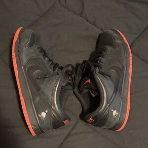 NIKE DUNK BLACK PIGEON